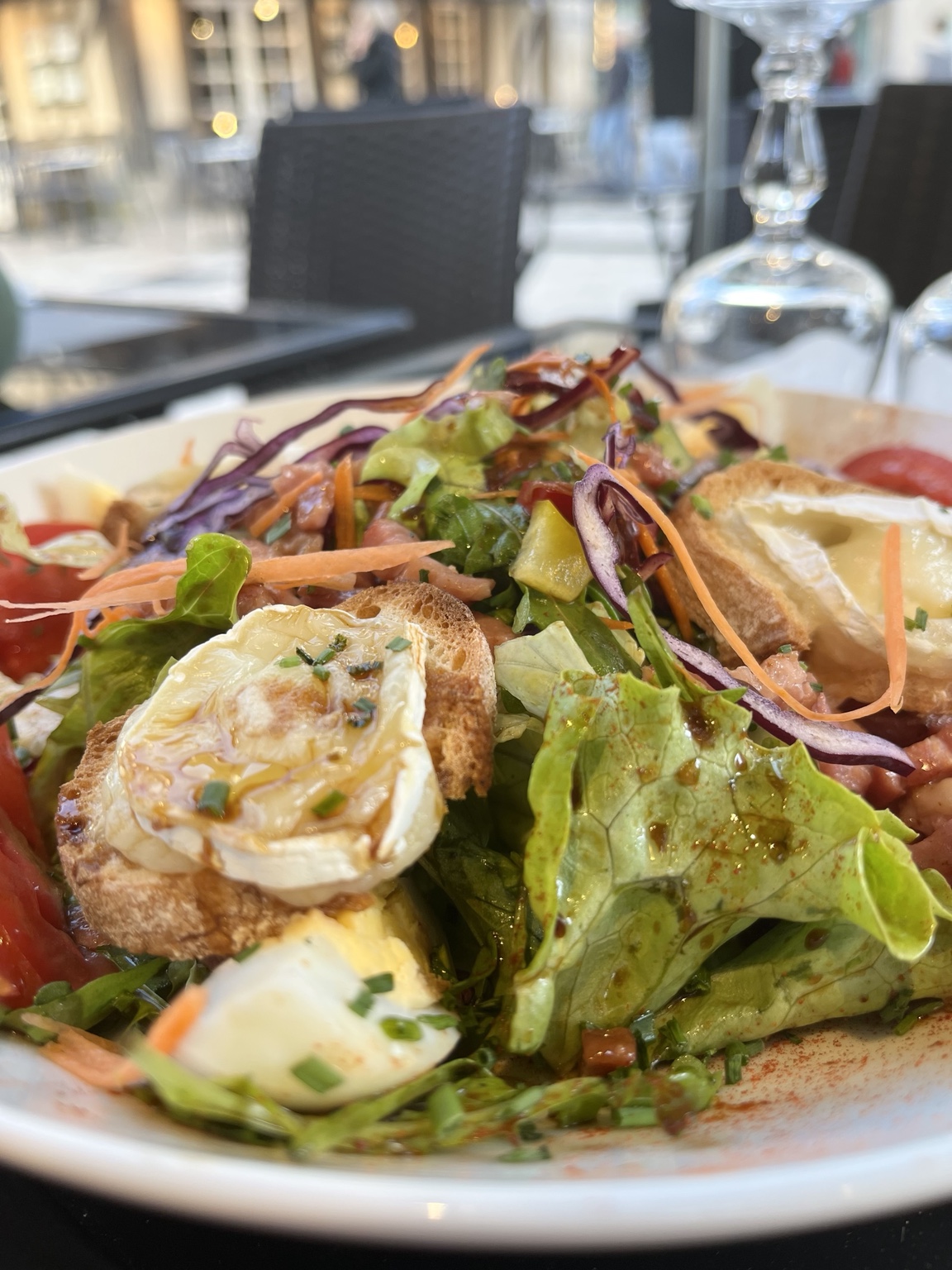 Salade et toasts de chèvre chaud