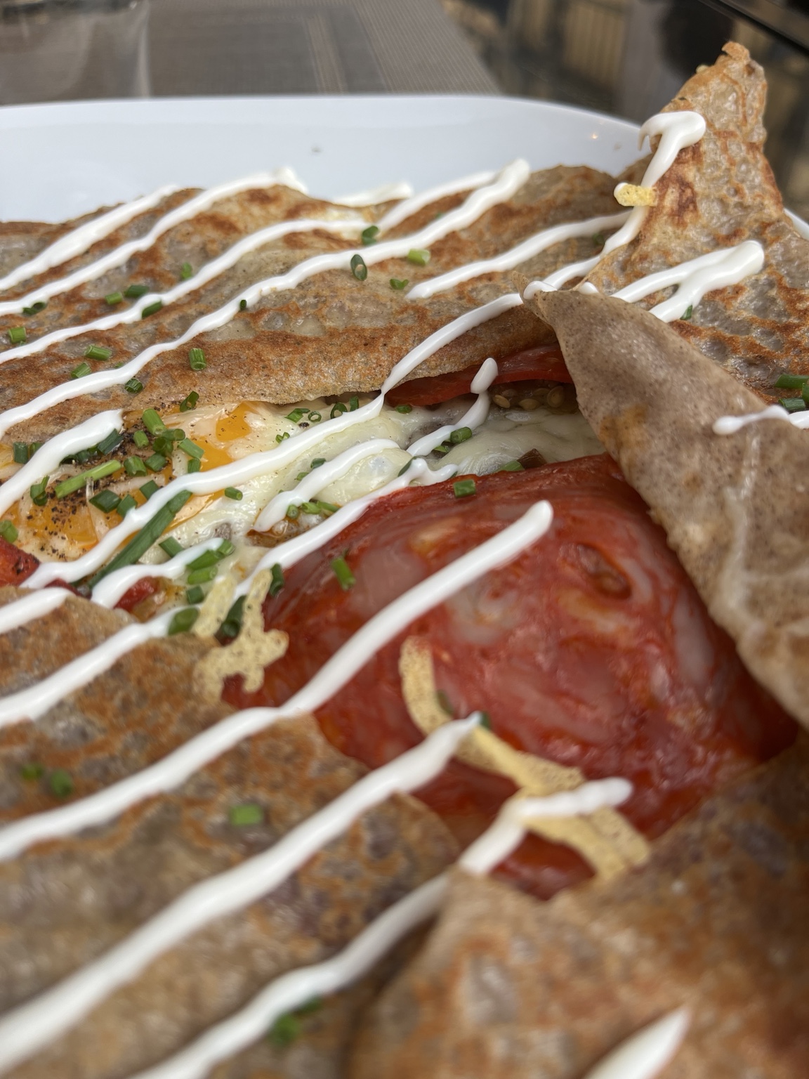 Galette garnie en gros plan